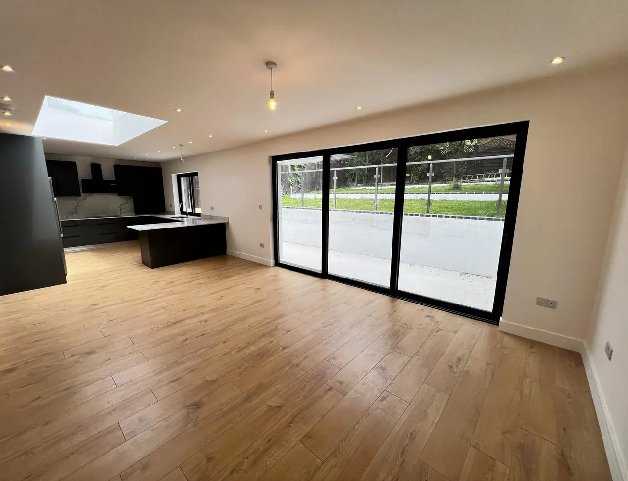 Donnington Road, Worcester Park, KT4, photo 12