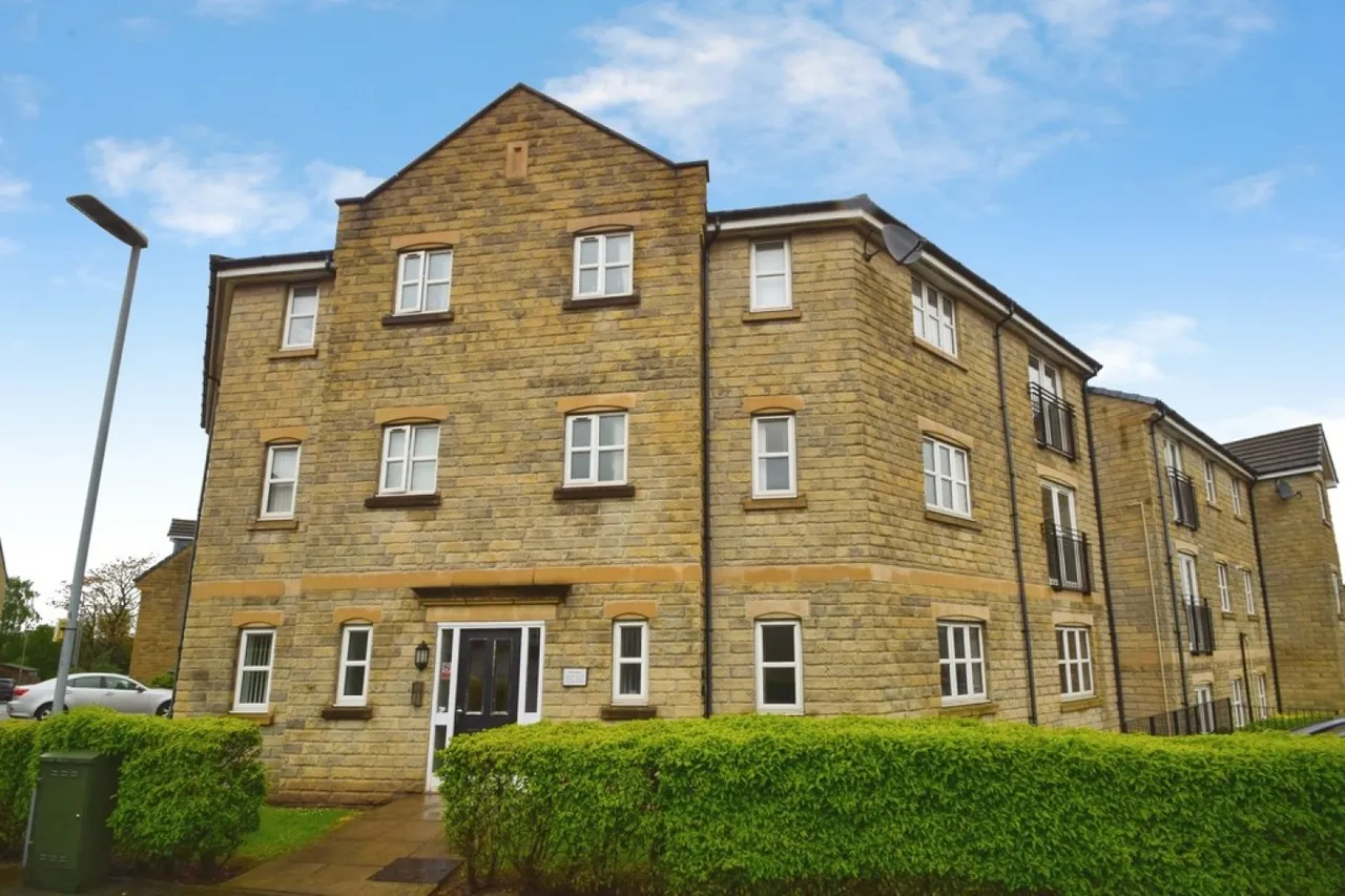 2 bed flat for sale — Laisterdyke, Bradford, West Yorkshire