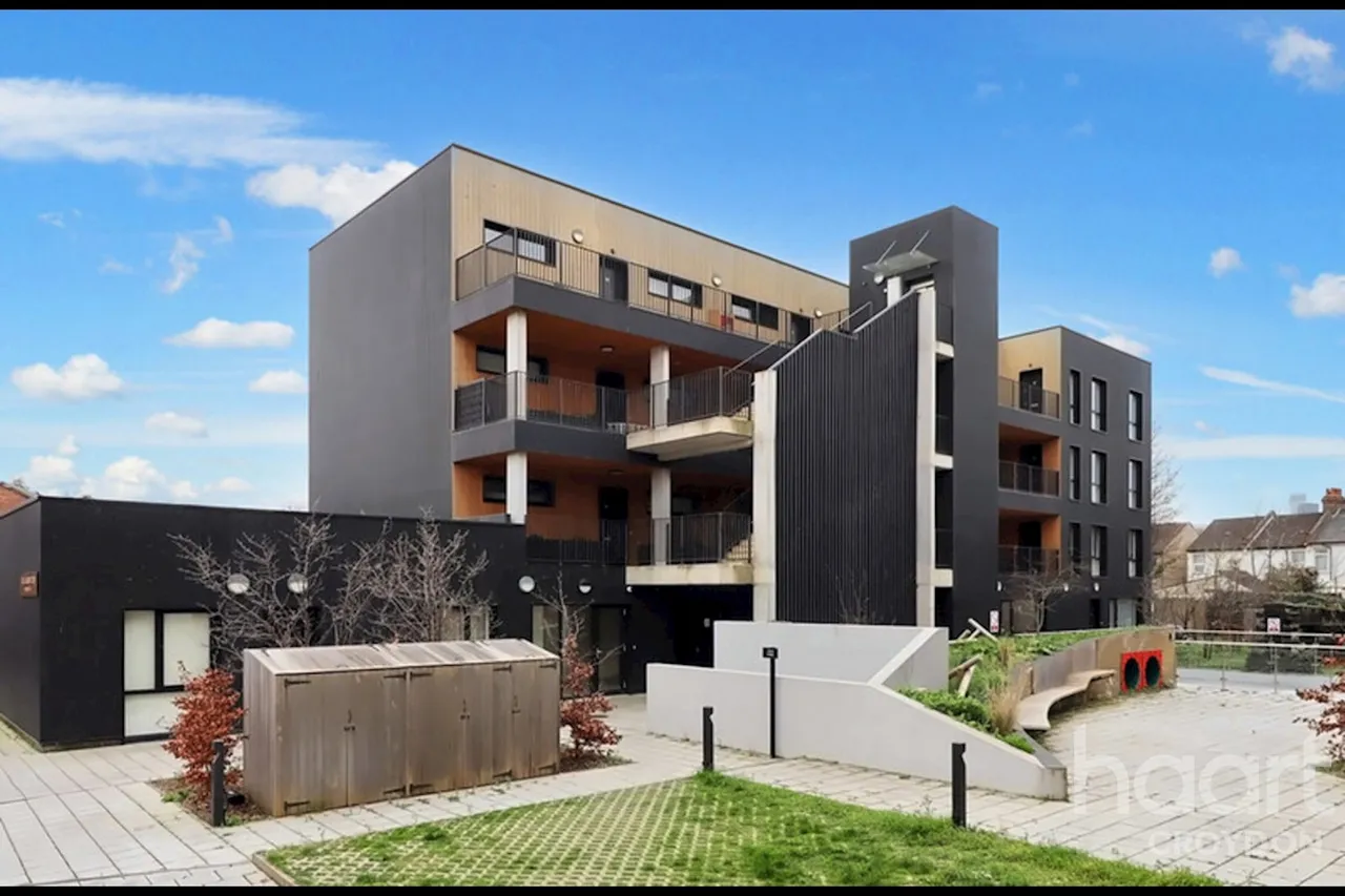 2 bed flat for sale, Bell Foundry Close, Croydon, CR0