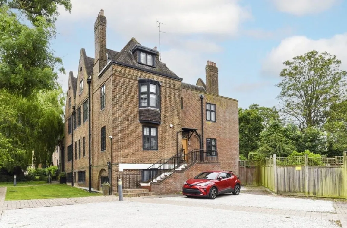 5 bed house to rent — Wellgarth Road London NW11