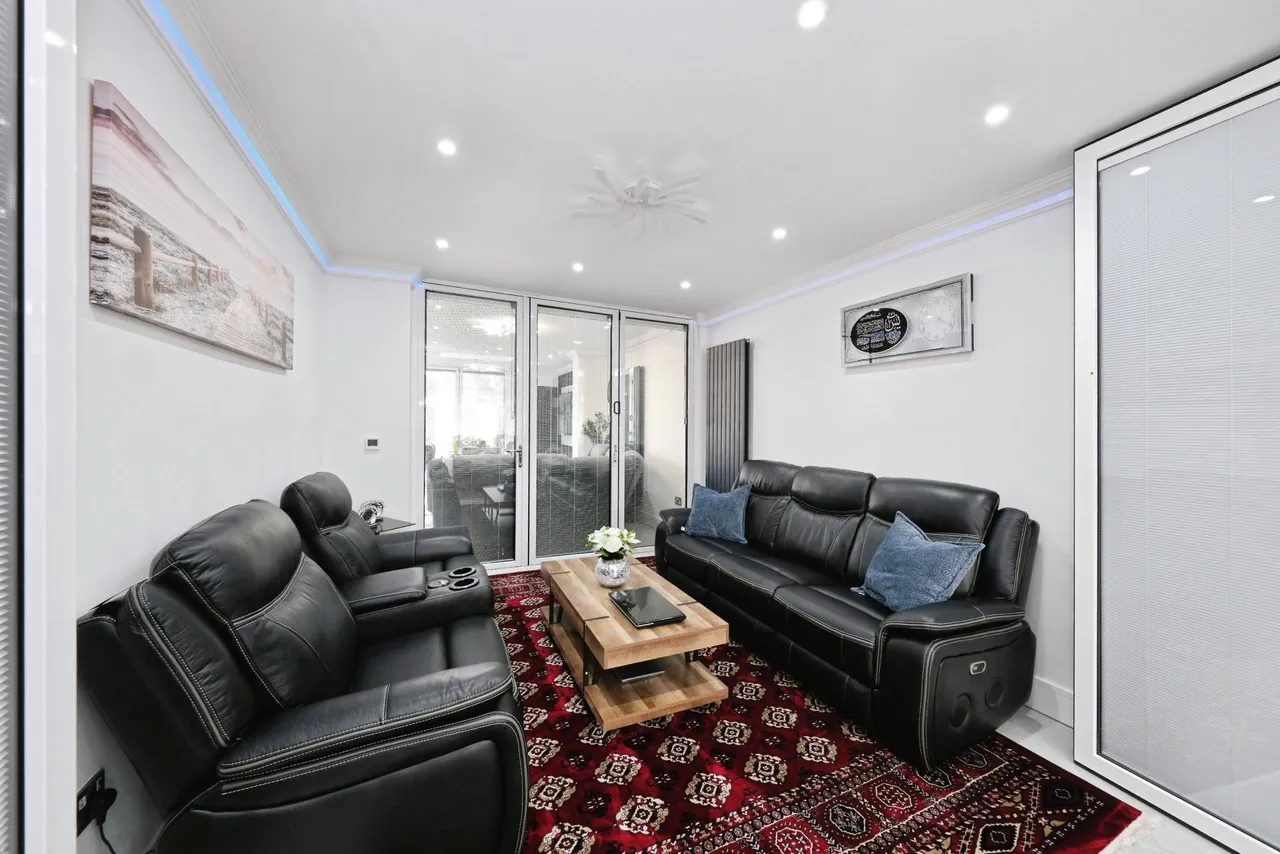 Runswick Drive, Nottingham, NG8, photo 8