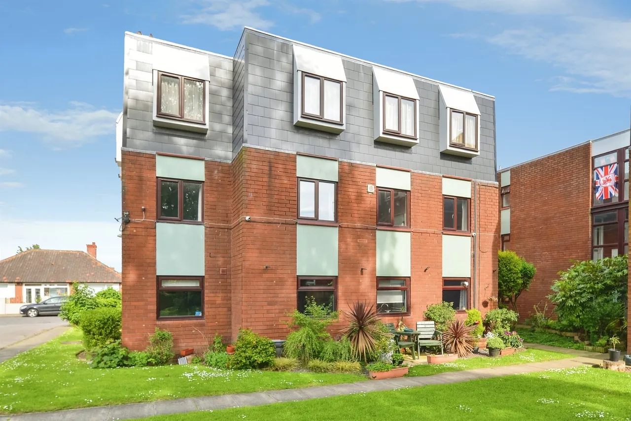 2 bed flat for sale — Highfield Road, Middlesbrough