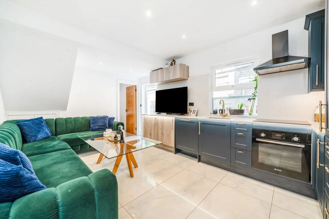 Grosvenor Road, W7, photo 2