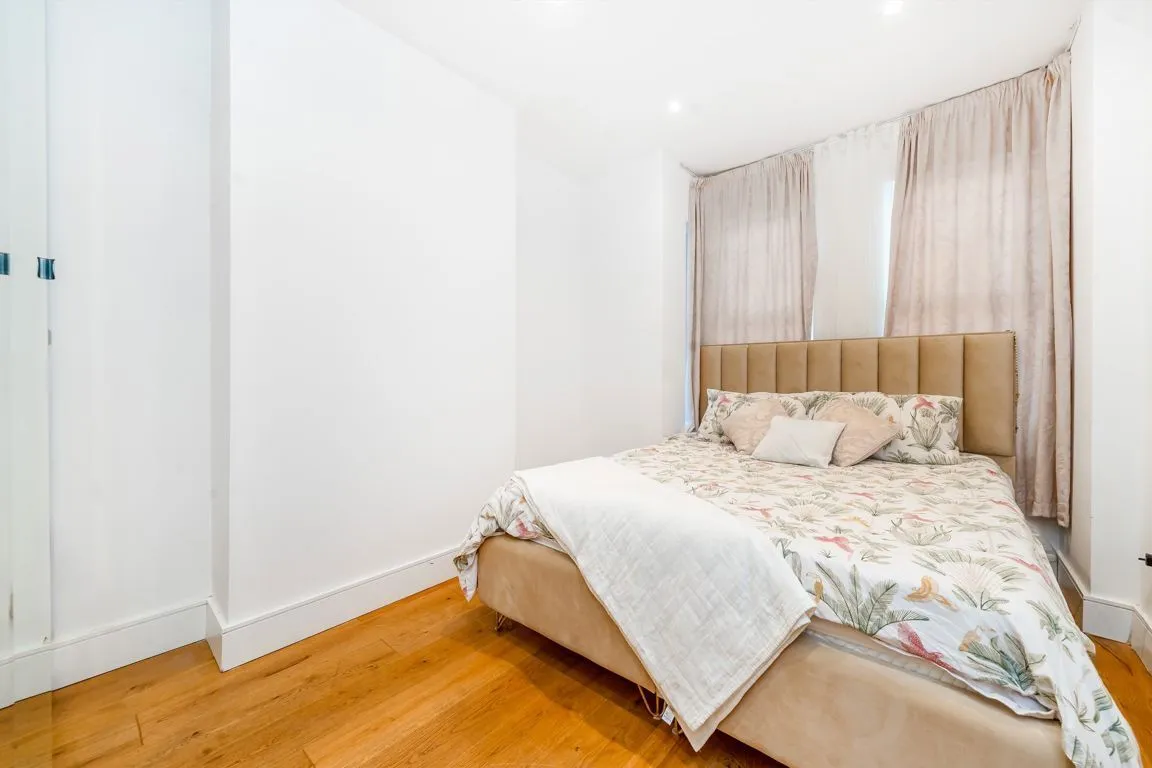 Grosvenor Road, W7, photo 4