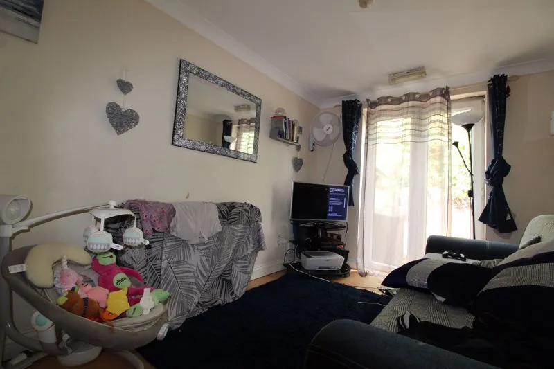 Downs Road, Luton LU1 1QR, photo 2