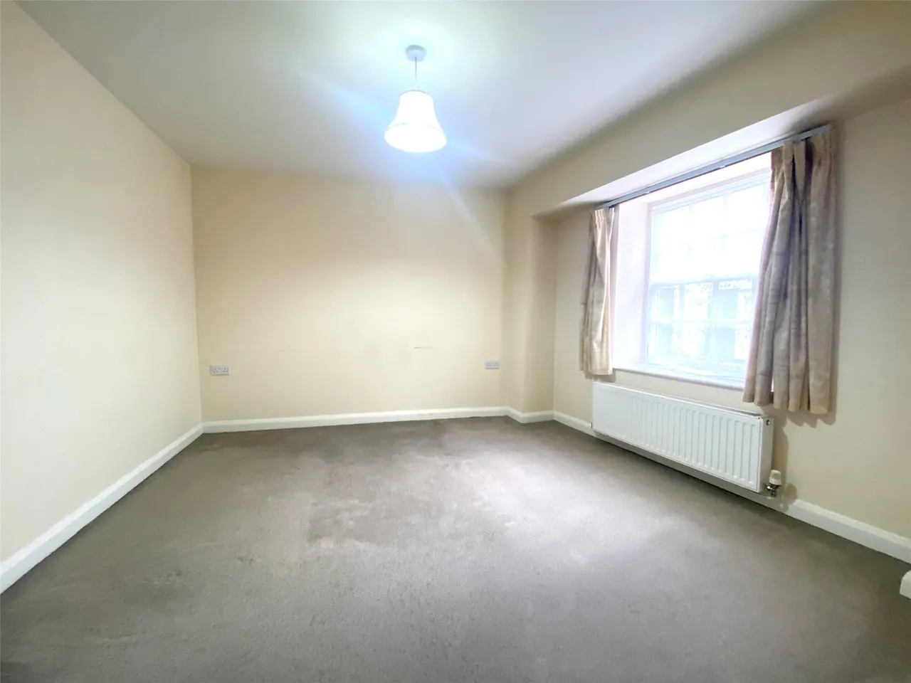 Exeter Inn Court, Barnstaple, EX32, photo 2