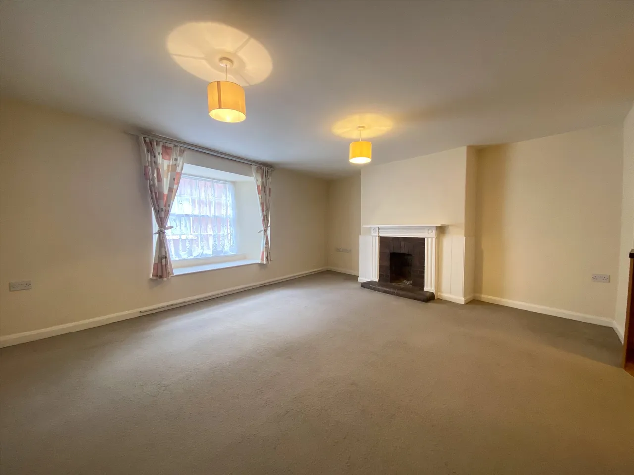 Exeter Inn Court, Barnstaple, EX32, photo 5