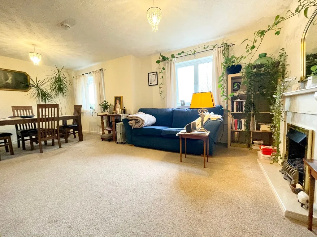 Lloyd Close, Cheltenham, GL51, photo 2