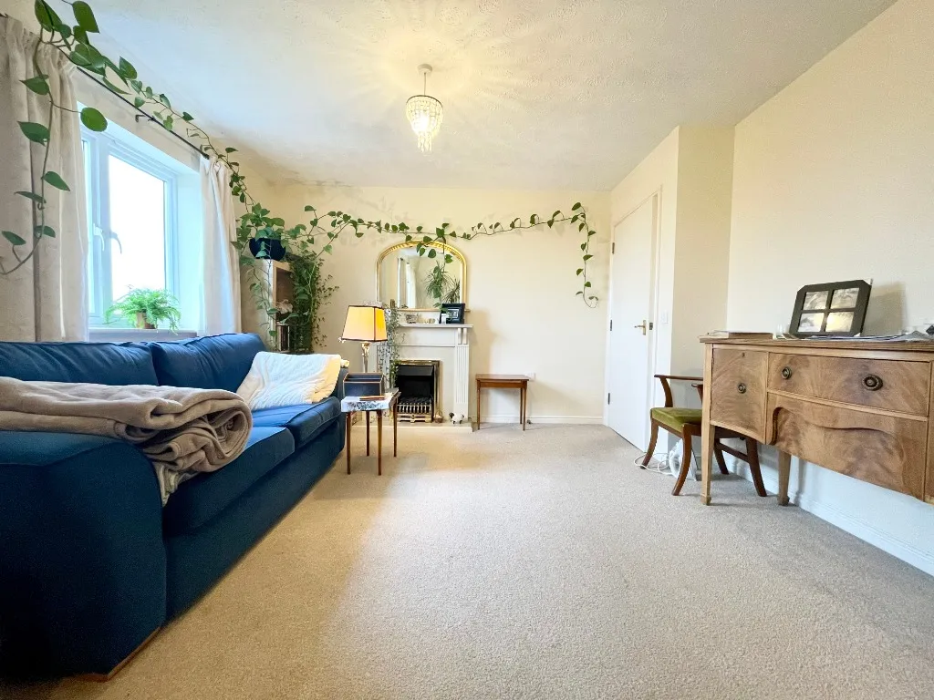 Lloyd Close, Cheltenham, GL51, photo 4