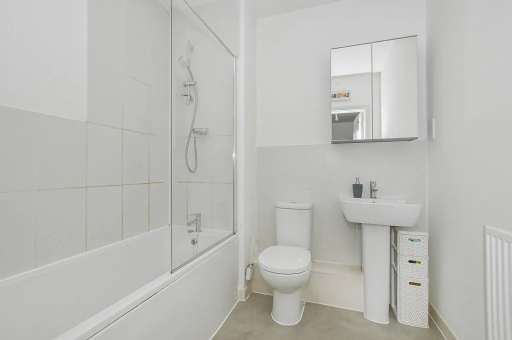 Kellett Street, Percival House, UB10, photo 6