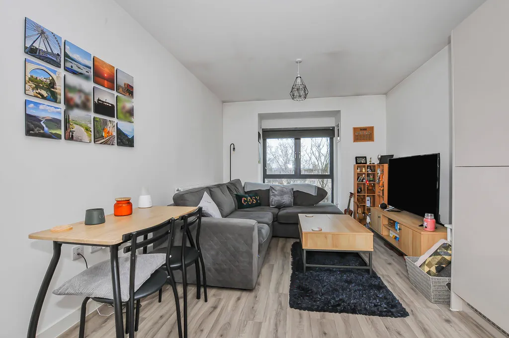 Kellett Street, Percival House, UB10, photo 5