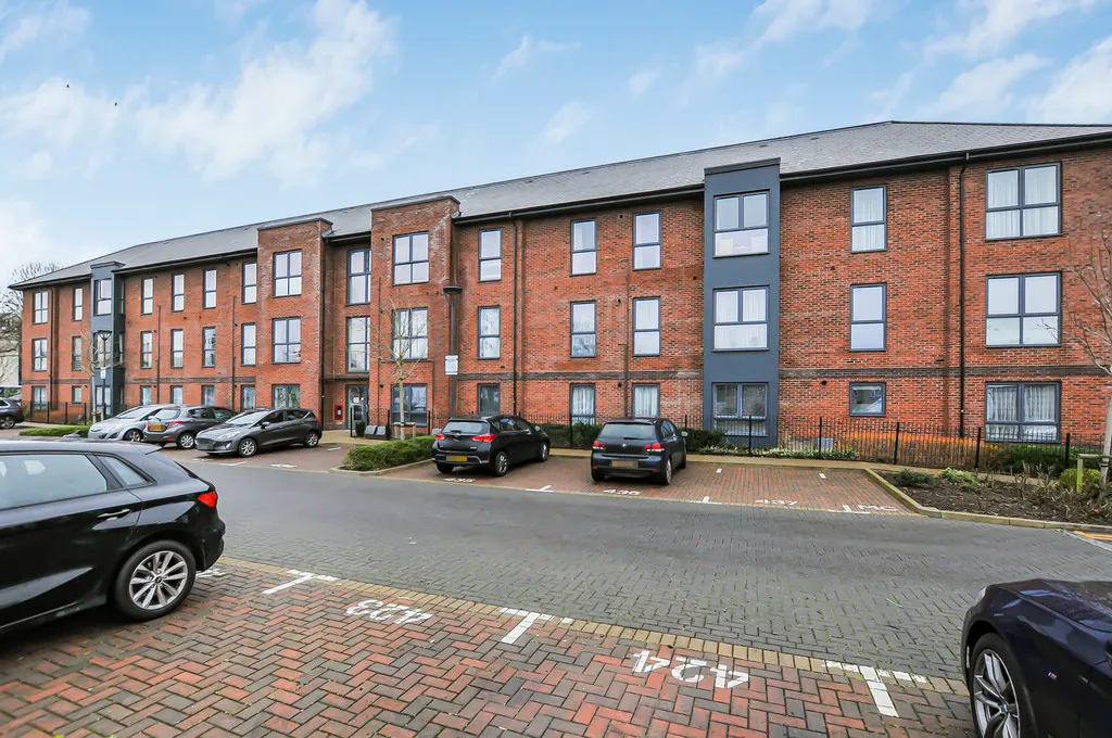 Kellett Street, Percival House, UB10, photo 9