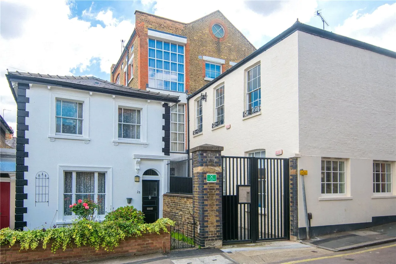 1 bed flat for sale, Dunstable Road, Richmond, TW9