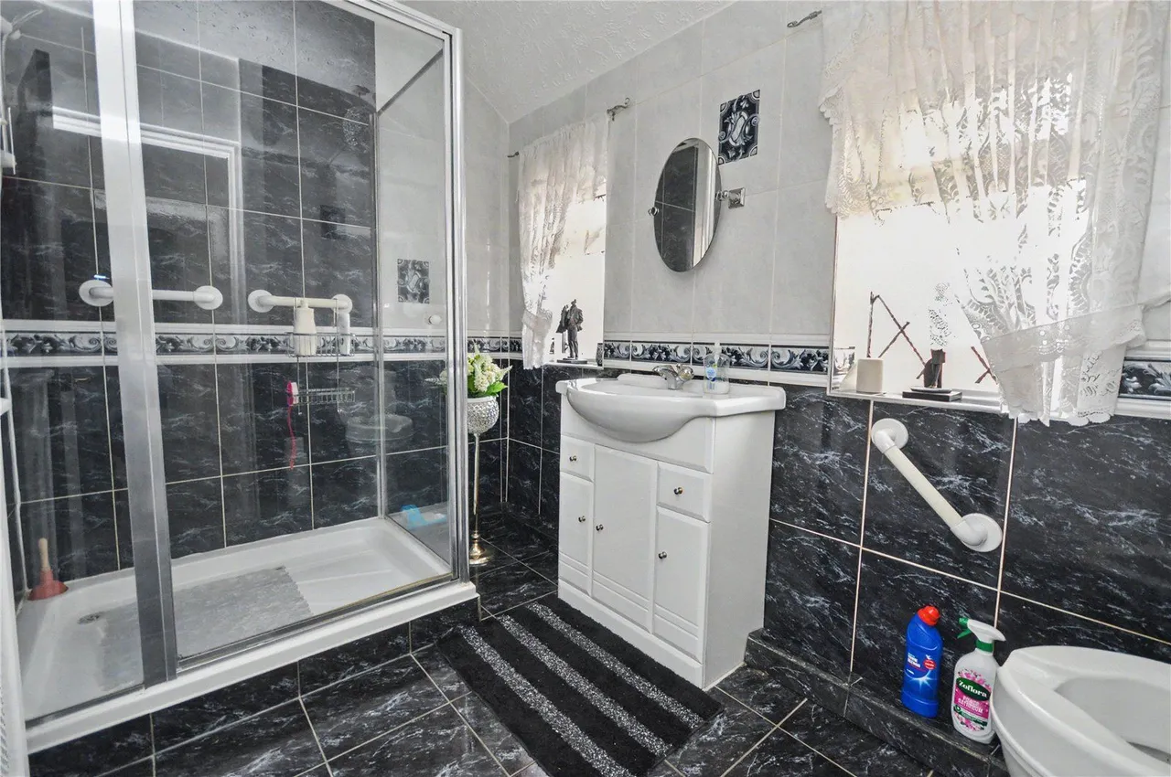 Intake Lane, Middleton, LS10, photo 11