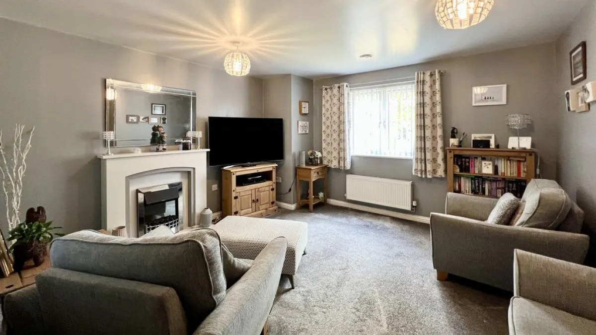 Pintail Close, Scunthorpe, photo 3