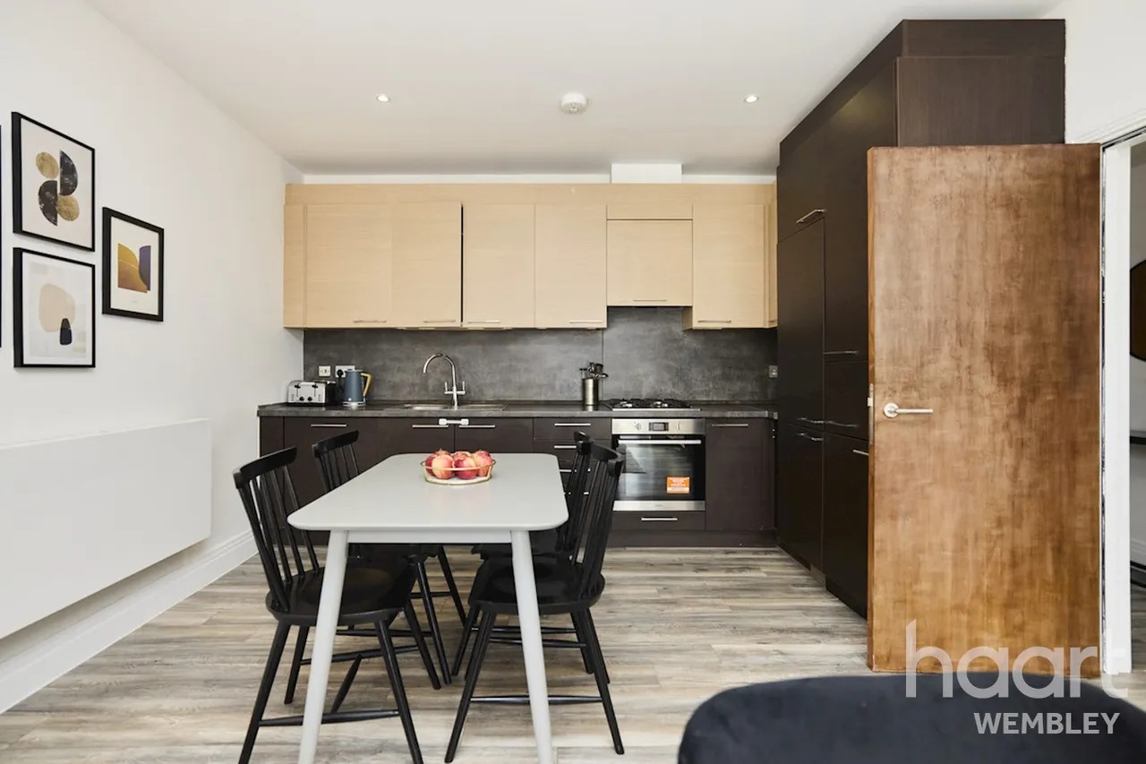 Manor Park Road, London, NW10, photo 2