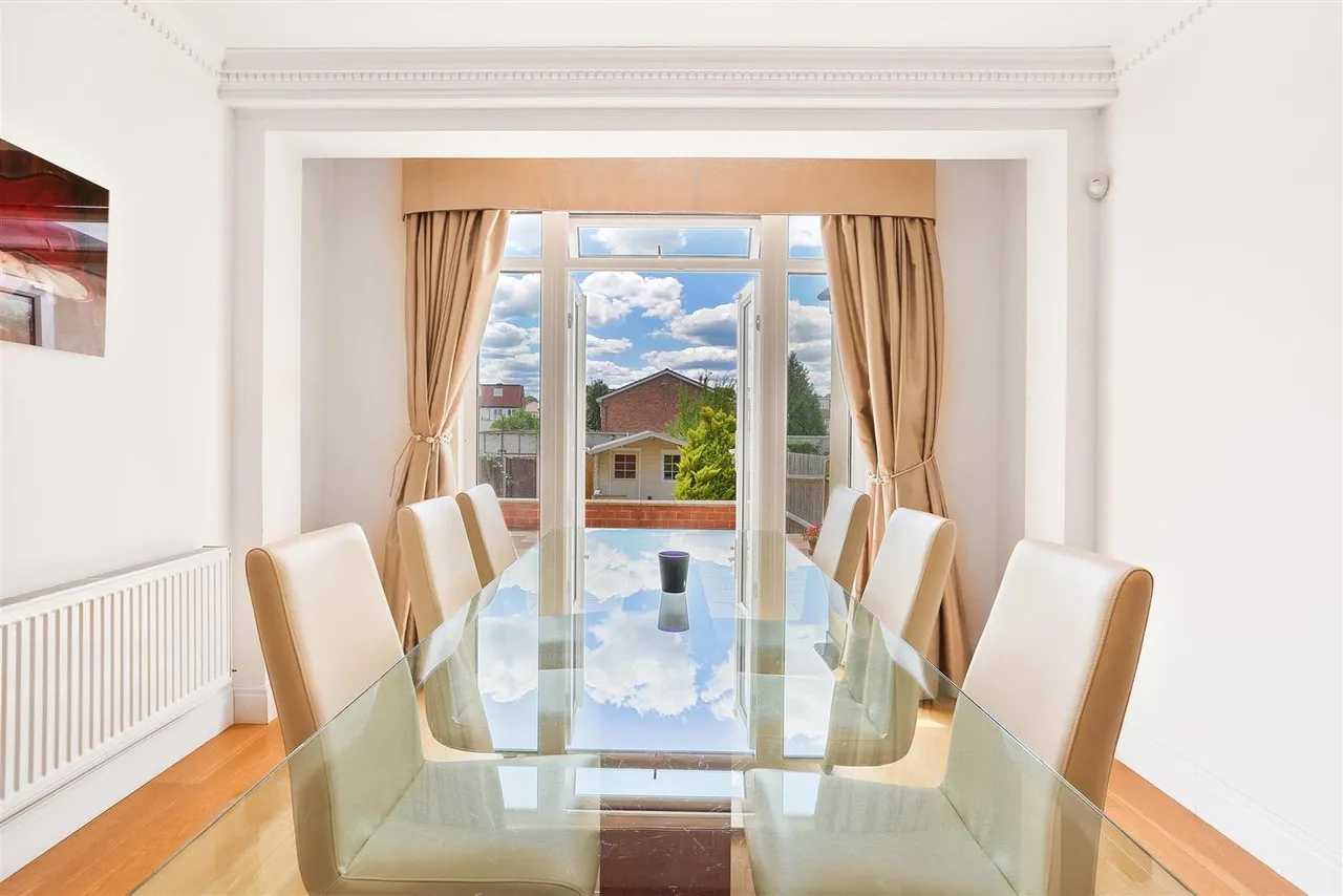 Elm Way, Worcester Park, KT4 8LT, photo 3