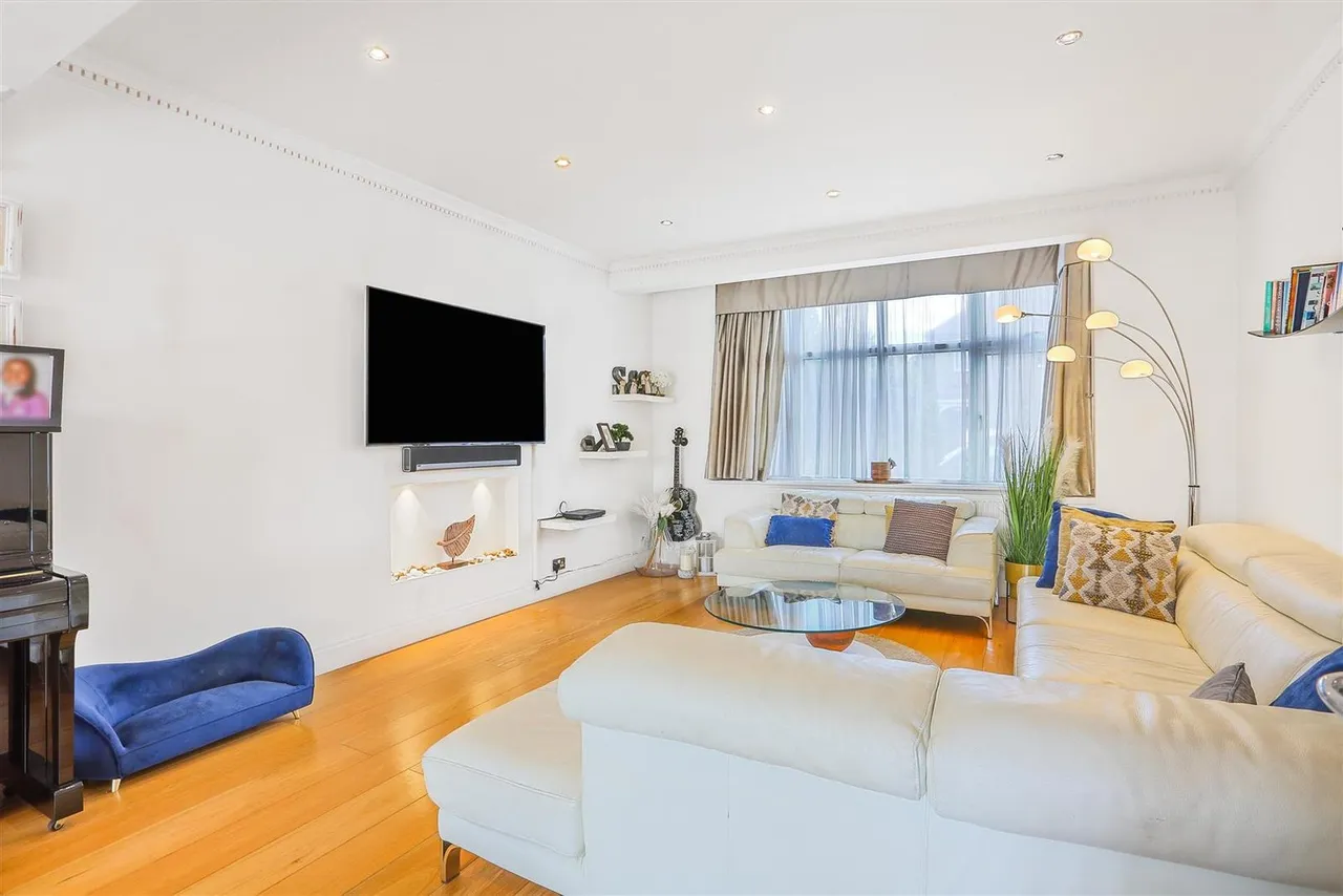 Elm Way, Worcester Park, KT4 8LT, photo 9