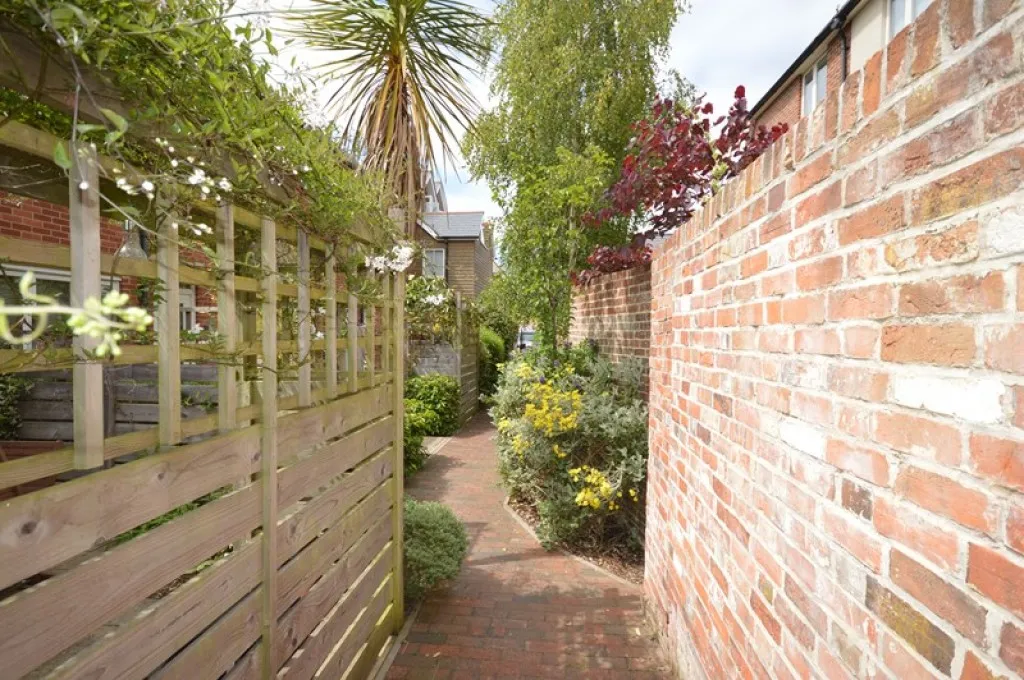 School Lane, Lymington, photo 10