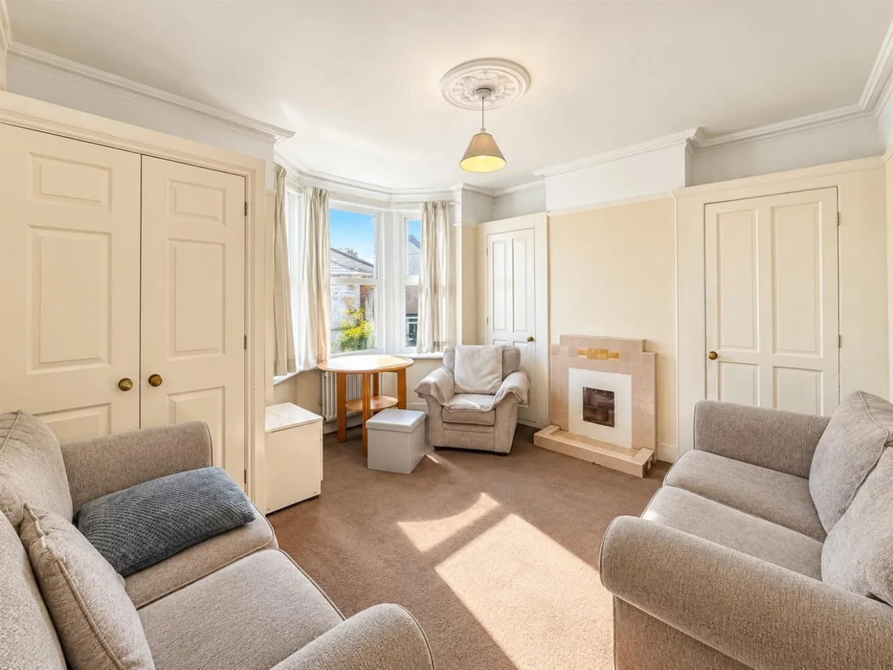 Terraced To LetGrove Road, Hounslow, TW3, photo 2