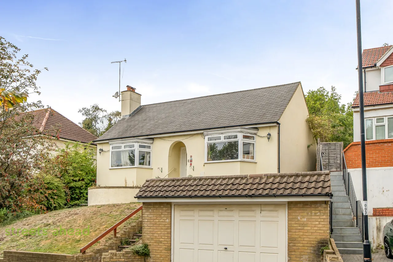 4 bed house for sale, The Grove, Coulsdon, CR5