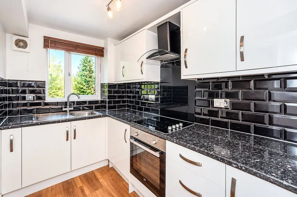 Bernard Ashley Drive, London, SE7, photo 2