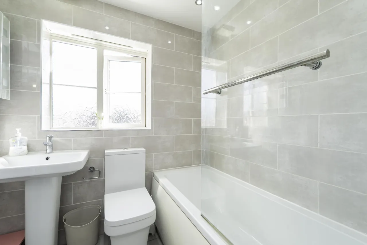 Gaveller Road, Swindon, SN25, photo 6