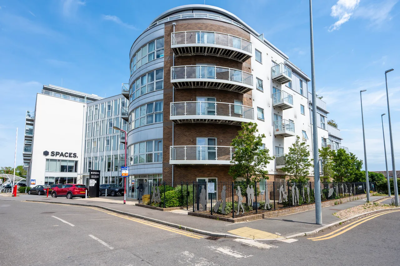 53 Austen House (25%), Station View, Guildford, photo 2