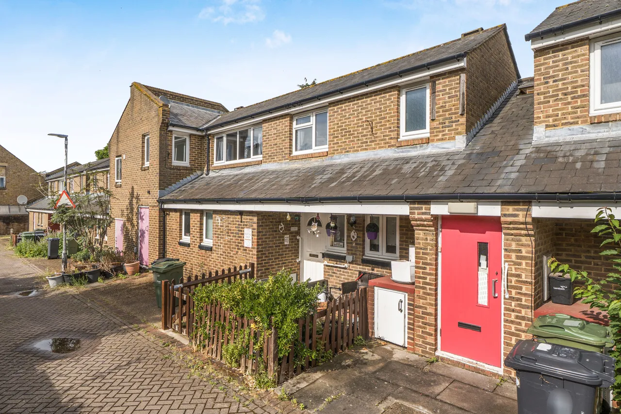 6 Berry Lane, London, photo 2