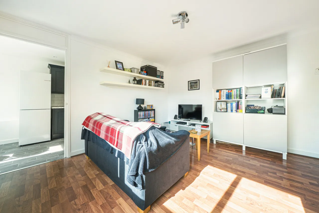 6 Berry Lane, London, photo 11