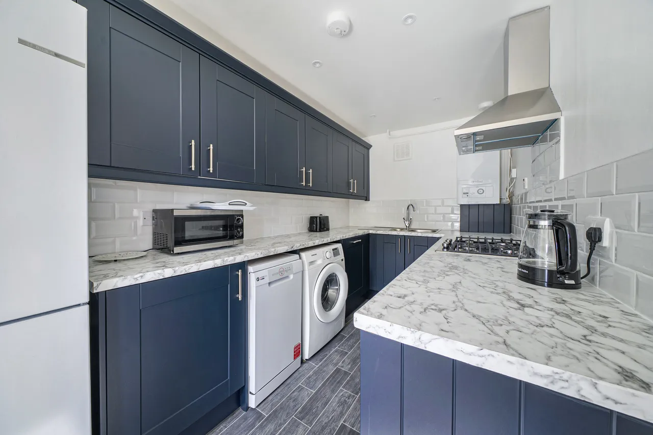 6 Berry Lane, London, photo 4
