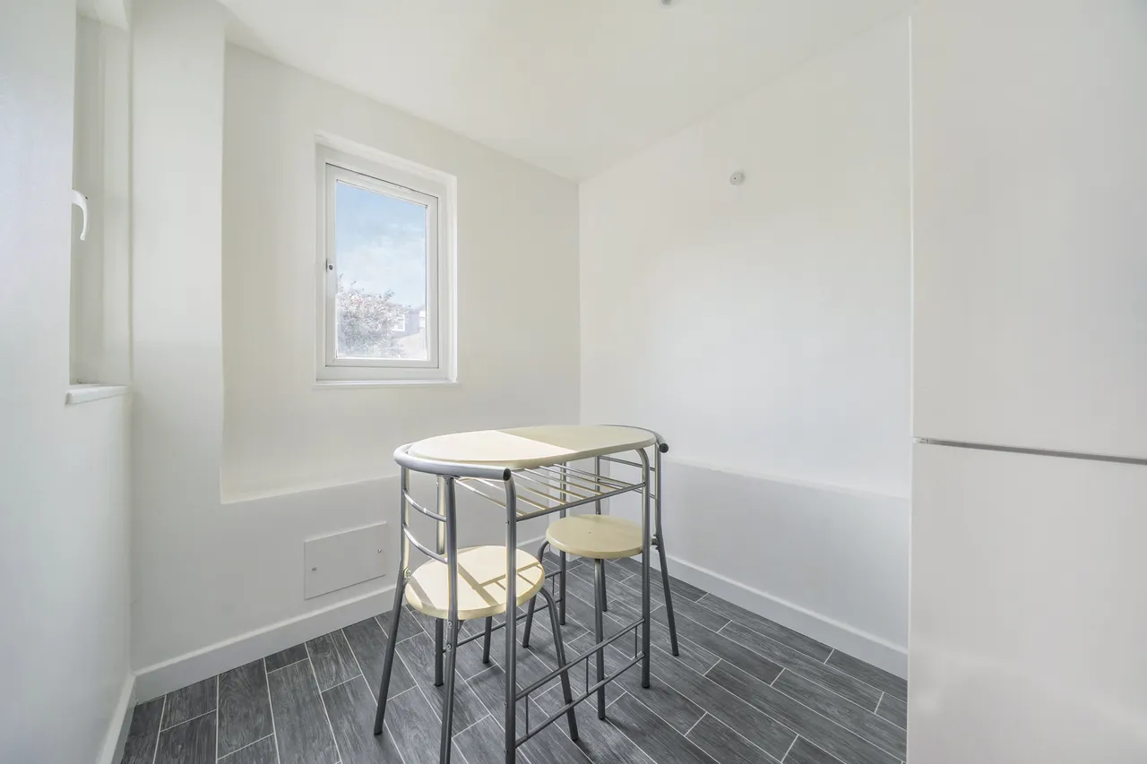 6 Berry Lane, London, photo 5