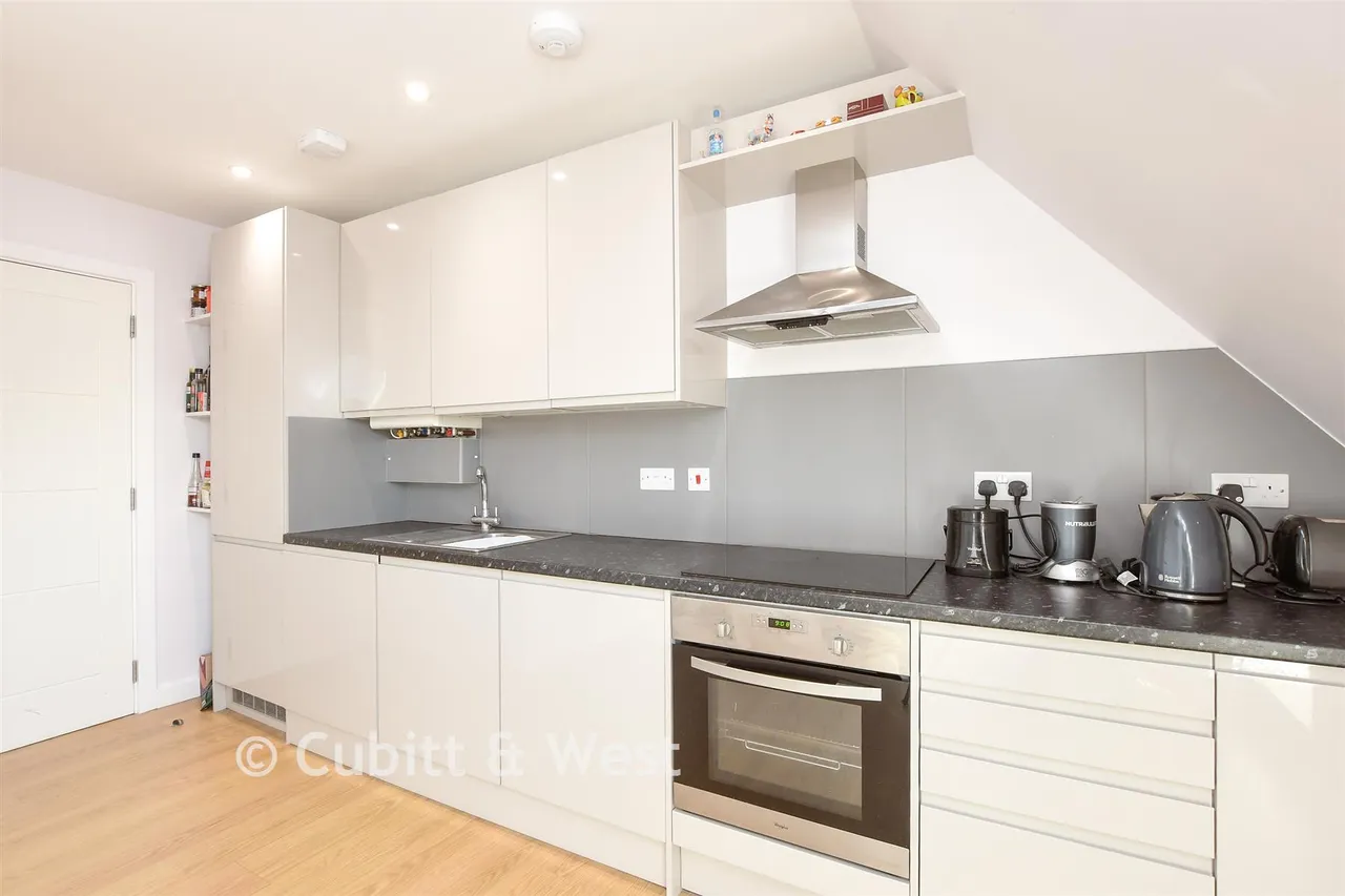Challenge Court, Leatherhead, KT22, photo 8