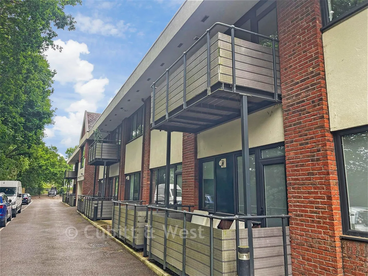 Challenge Court, Leatherhead, KT22, photo 12