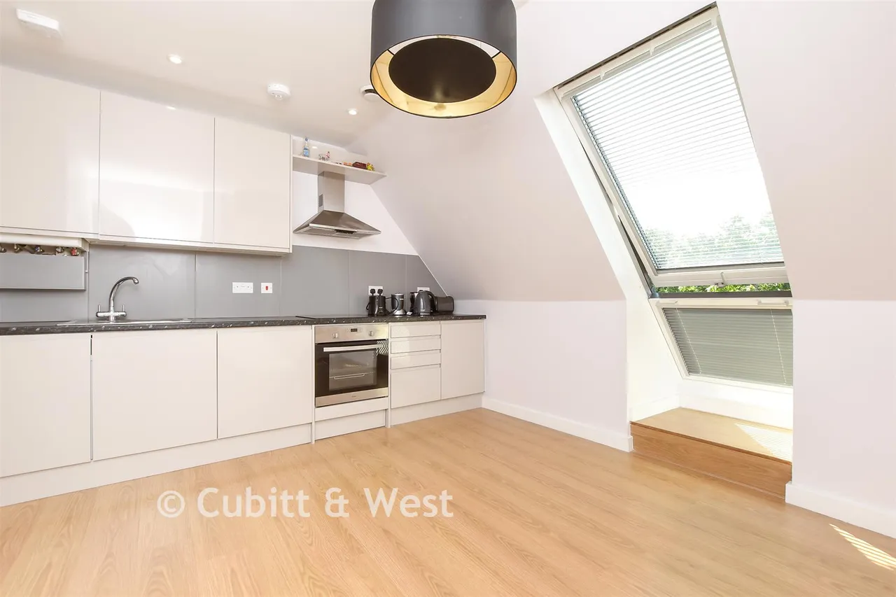 Challenge Court, Leatherhead, KT22, photo 9