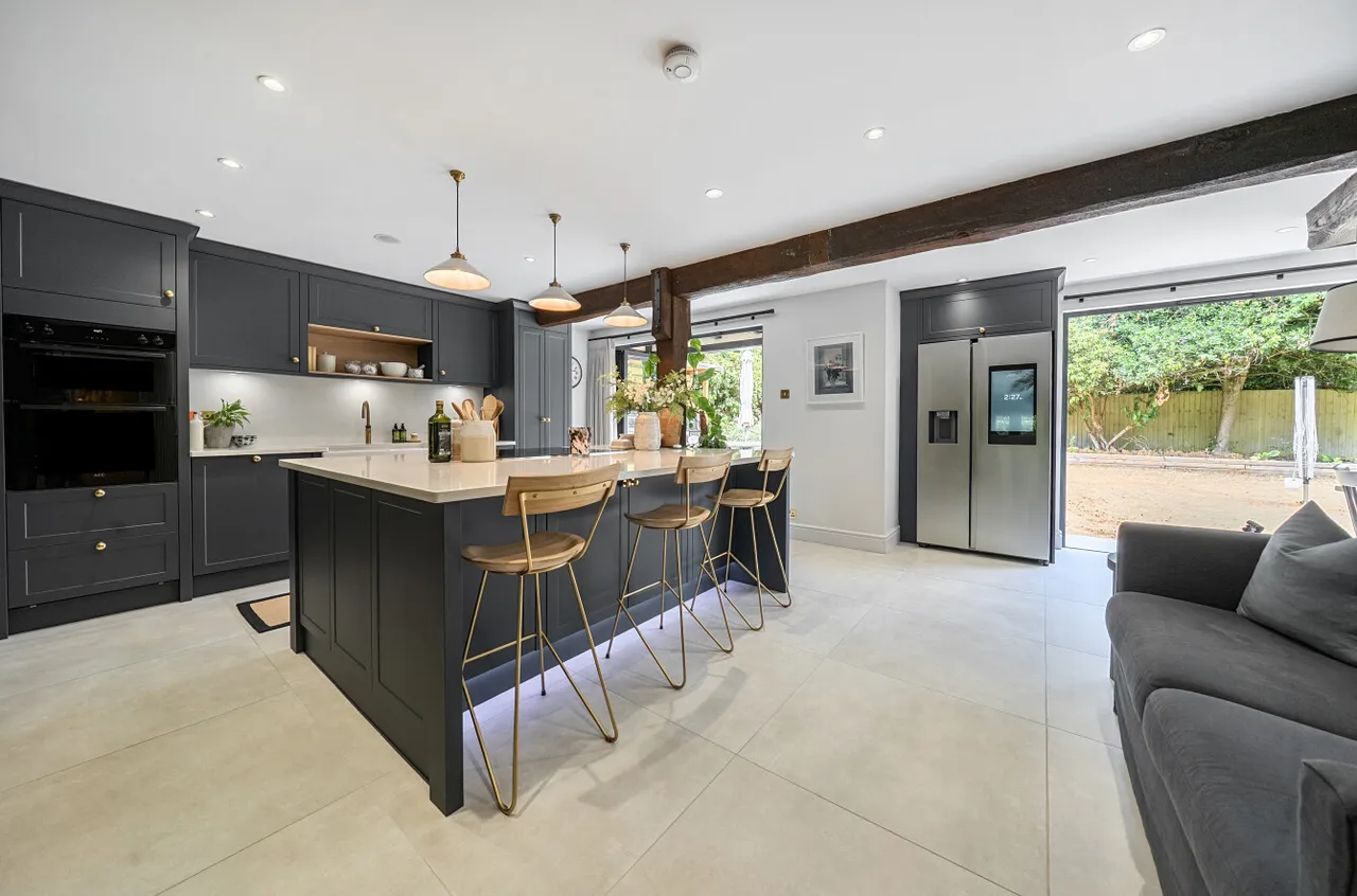 Upper Verran Road, Camberley, Surrey, GU15 2JL, photo 2