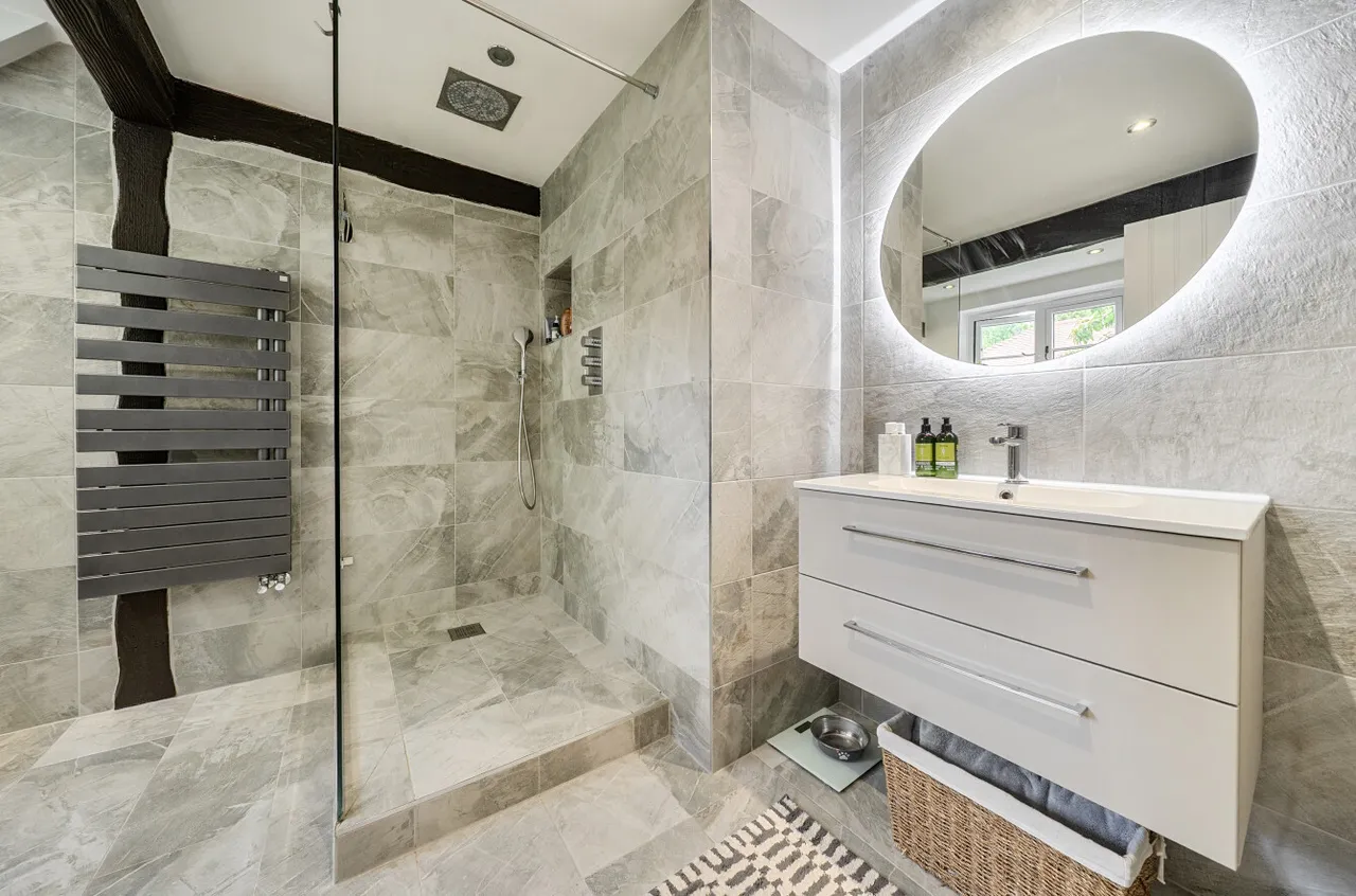 Upper Verran Road, Camberley, Surrey, GU15 2JL, photo 6