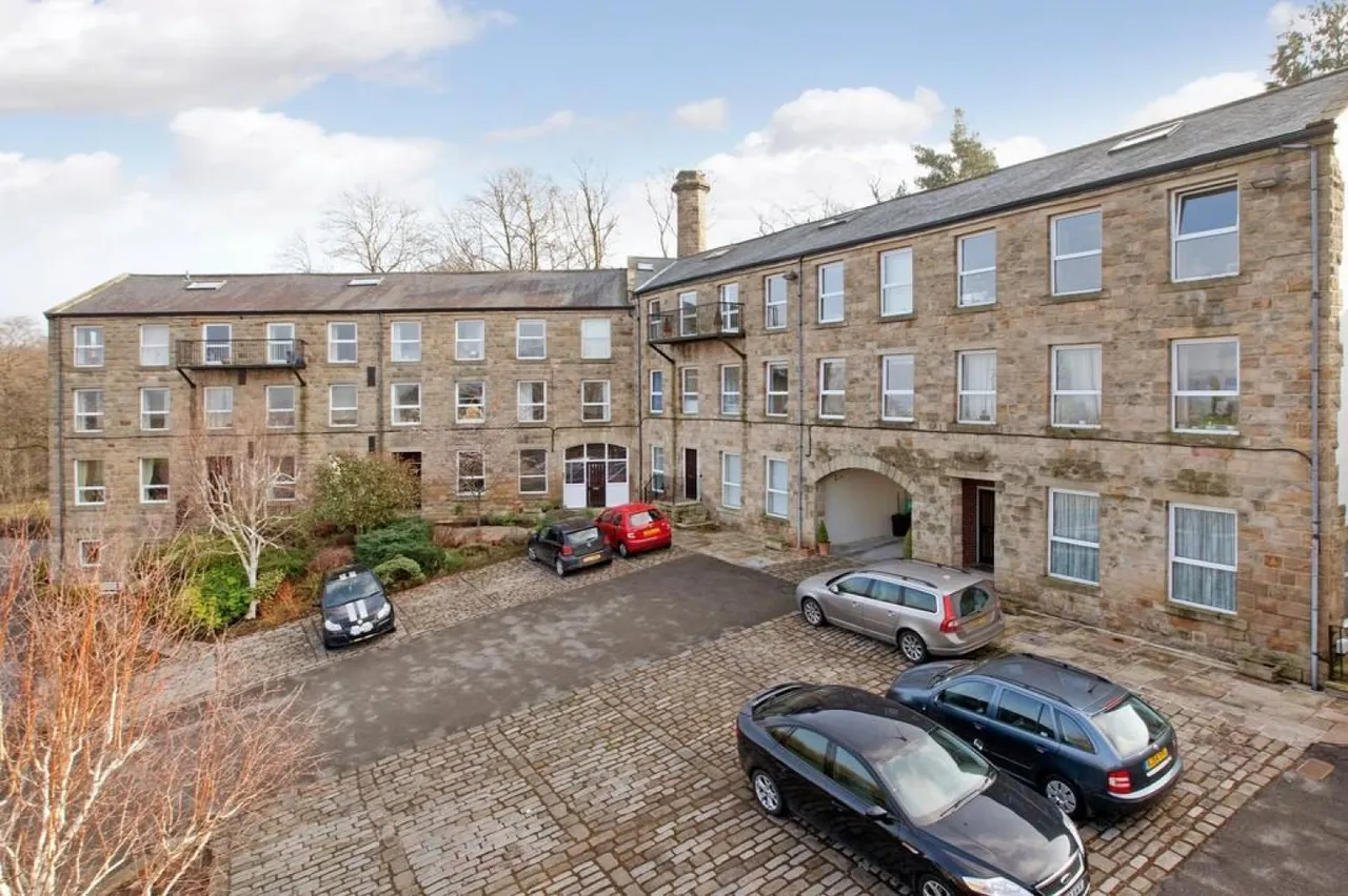 2 bed flat for sale, Birdcage Court, Otley, LS21