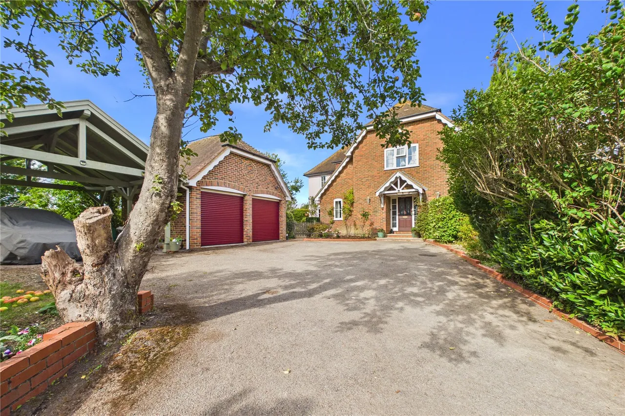 5 bed house for sale, Elm Road, Sherborne St. John, RG24
