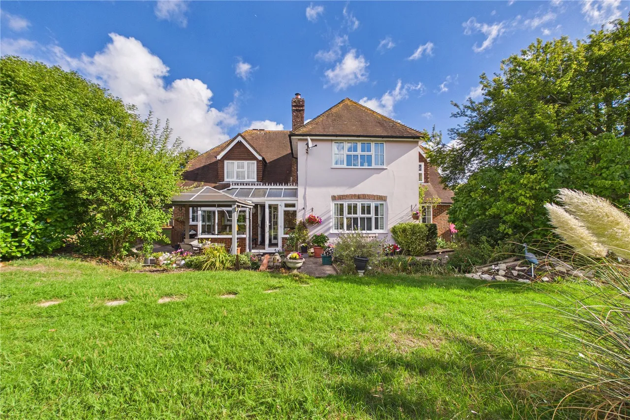 Elm Road, Sherborne St. John, RG24, photo 2