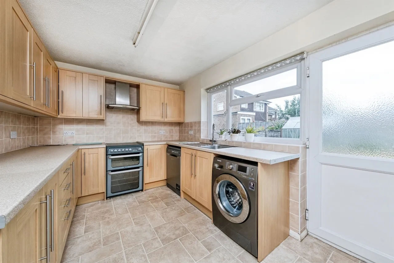 3 bed house for sale, Marlow Drive, Newport Pagnell, MK16