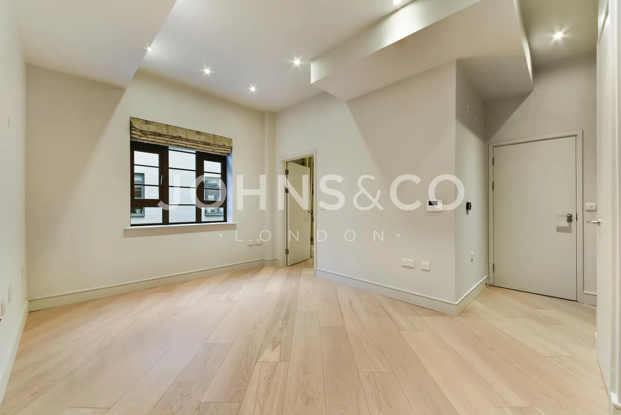 Market Place, Brentford, TW8, photo 7