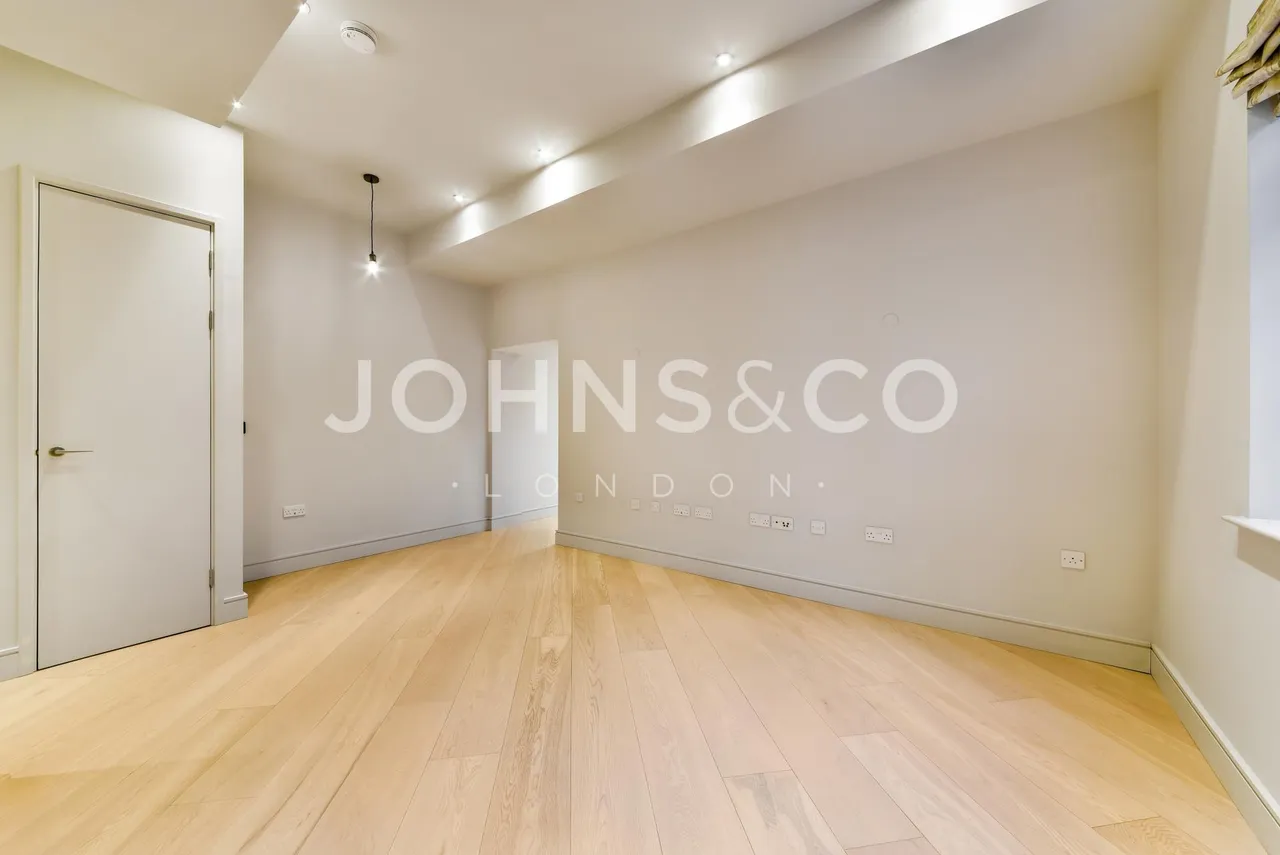 Market Place, Brentford, TW8, photo 8