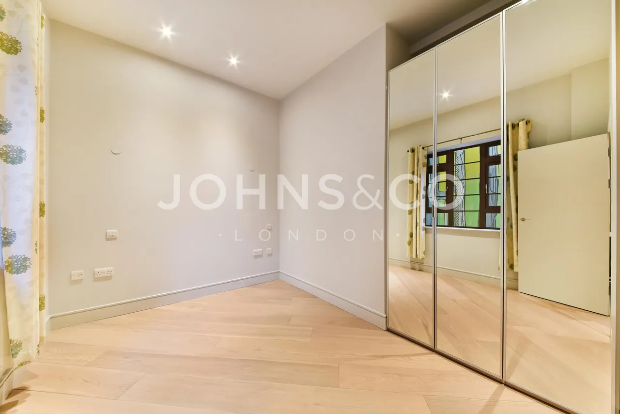 Market Place, Brentford, TW8, photo 9
