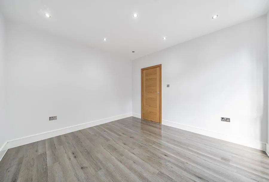 Gaston Road, Mitcham, CR4, photo 19