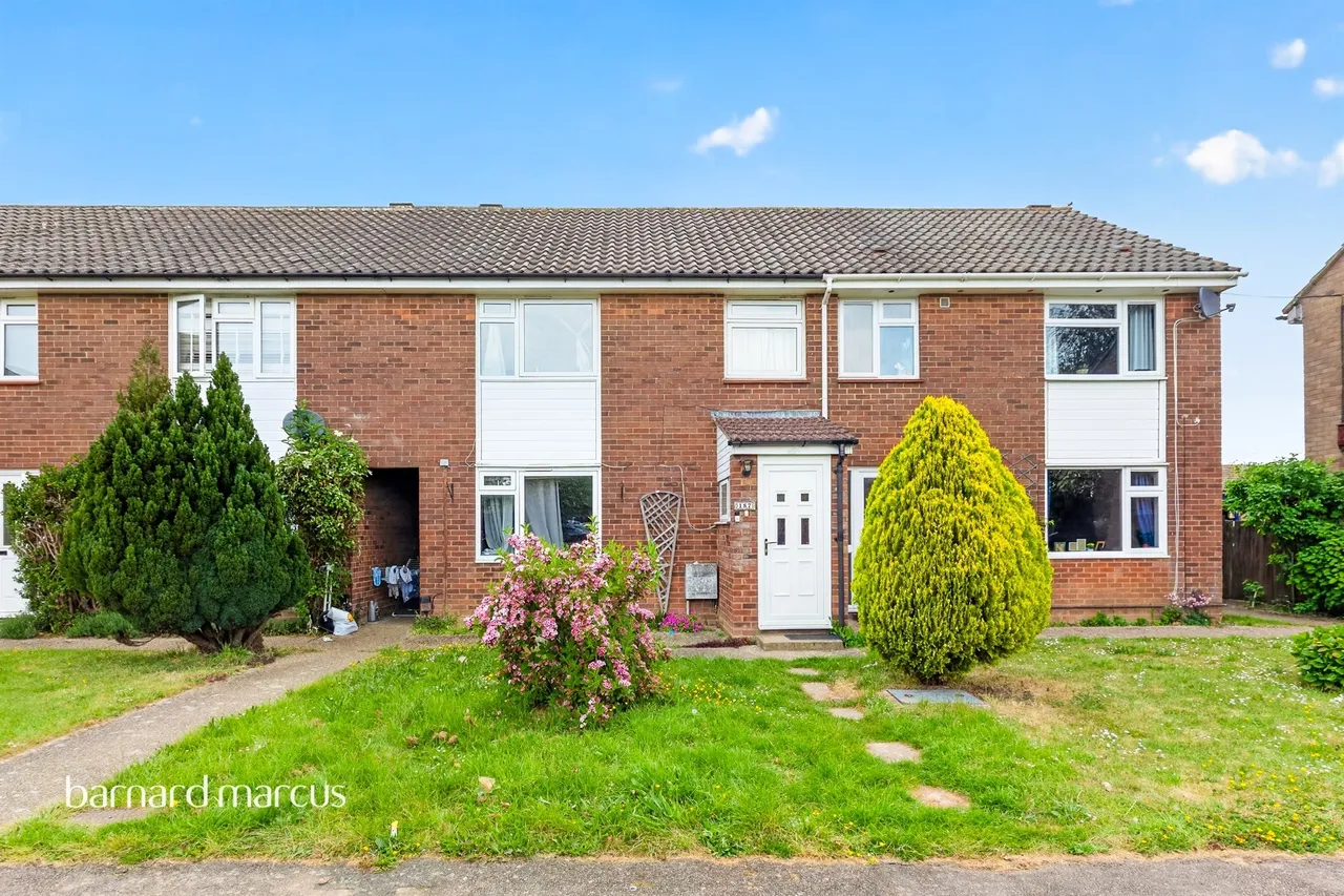 3 bed house for sale — Court Lodge Road, Horley
