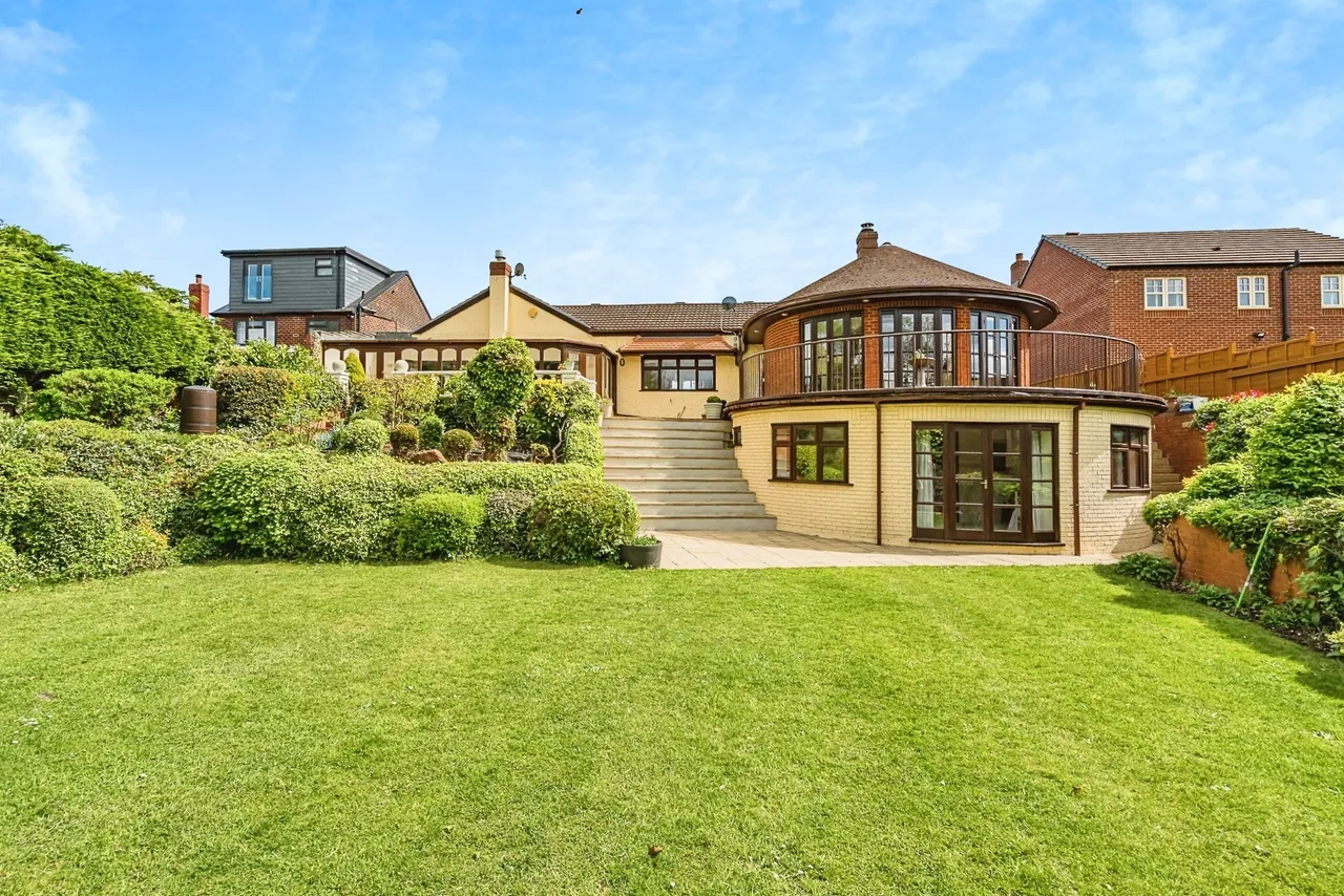 4 bed house for sale — Hockley Lane, Dudley