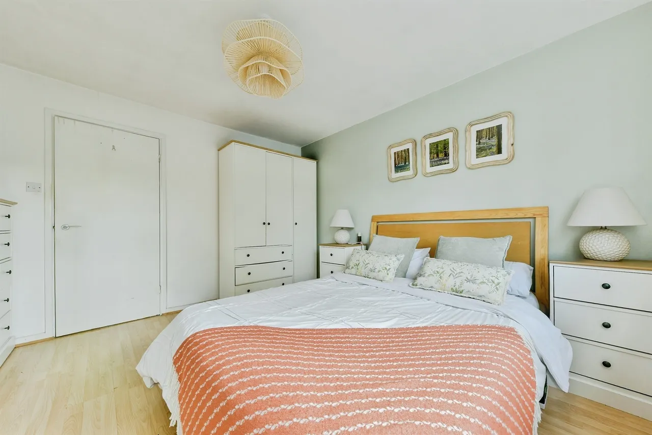 Priory Court, Hitchin, SG4, photo 13