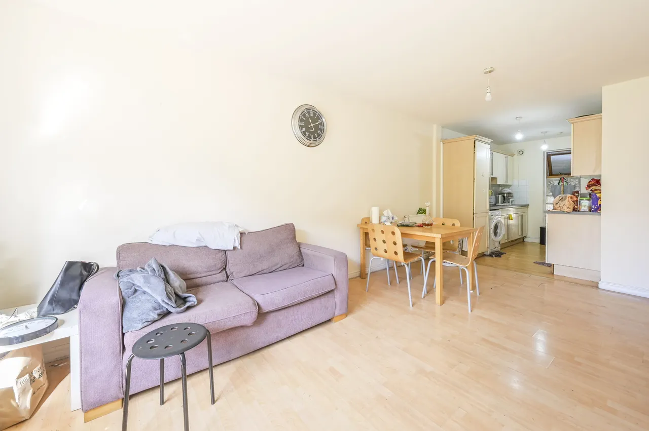 Flat 10 Delta Building, 35 Ashton Street, London, photo 5