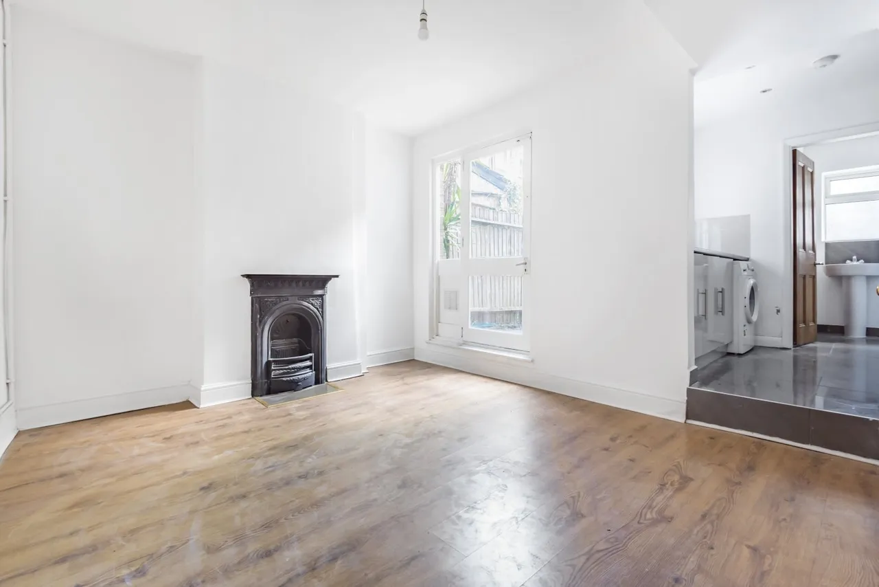 2 bed house to rent — Shooters Hill, London, SE18